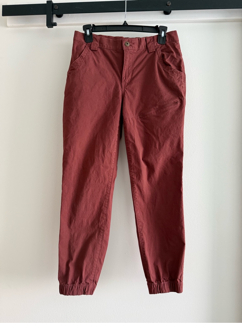 Duluth Trading Co Women’s Jogger Pants in Brick Red
